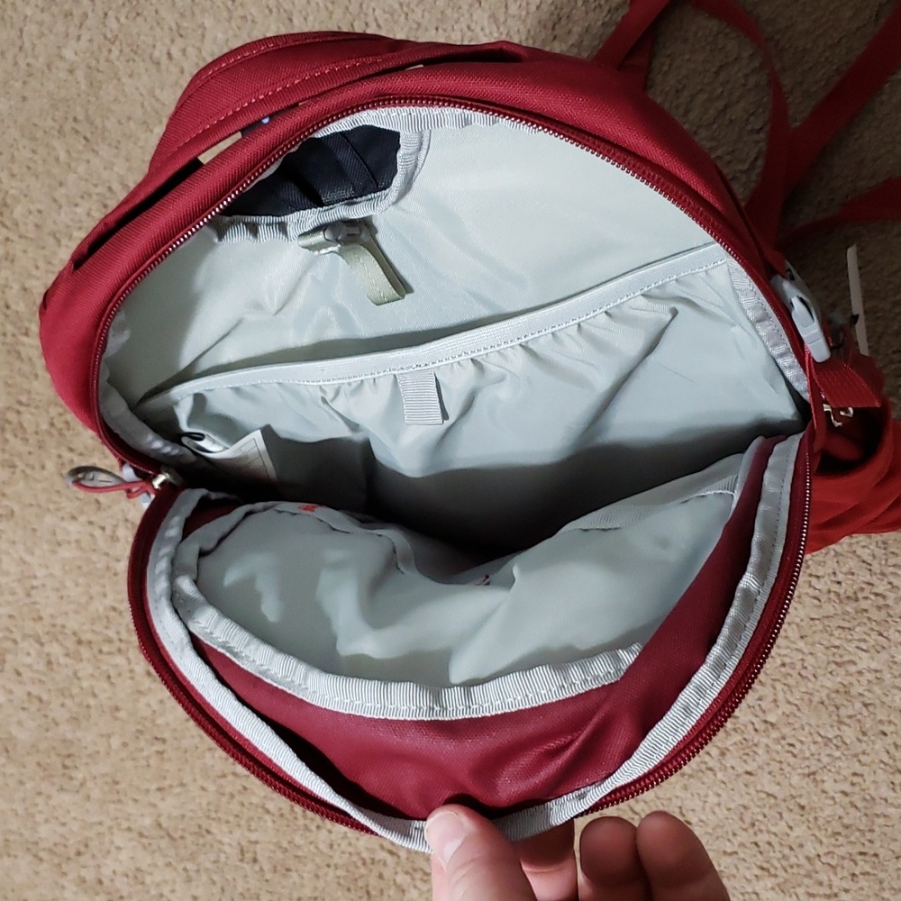 Osprey Cosmic Red Daylite Backpack 13 L NEW NWT $60 - Picture 7 of 9